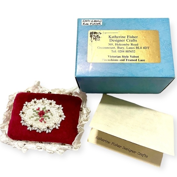 Vintage Katherine Fisher Handmade Embroidered Victorian-style Velvet Pin Cushion - Picture 1 of 12